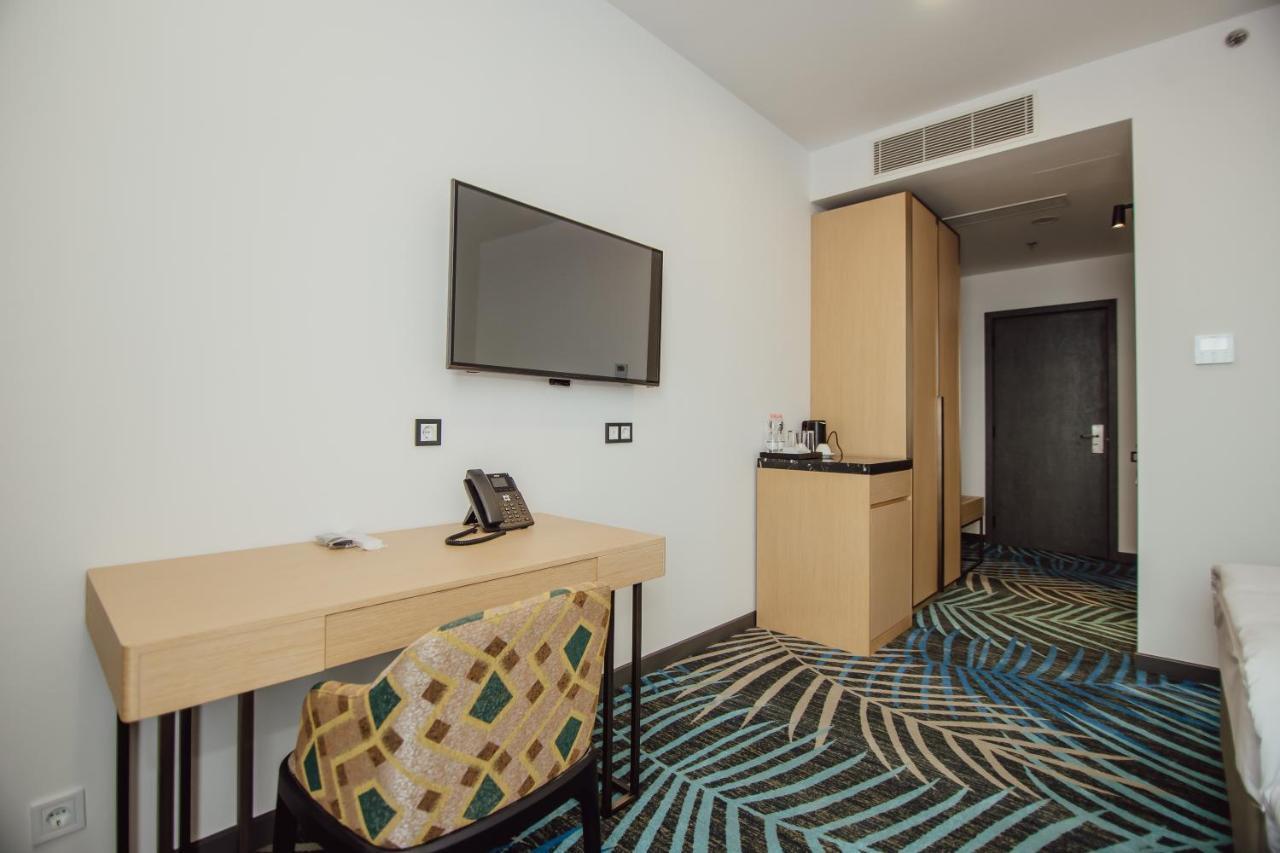 Graphic Hotel Μπατούμι Εξωτερικό φωτογραφία