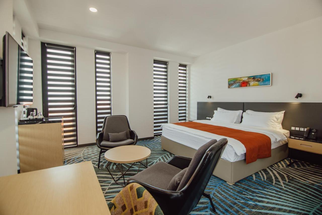 Graphic Hotel Μπατούμι Εξωτερικό φωτογραφία