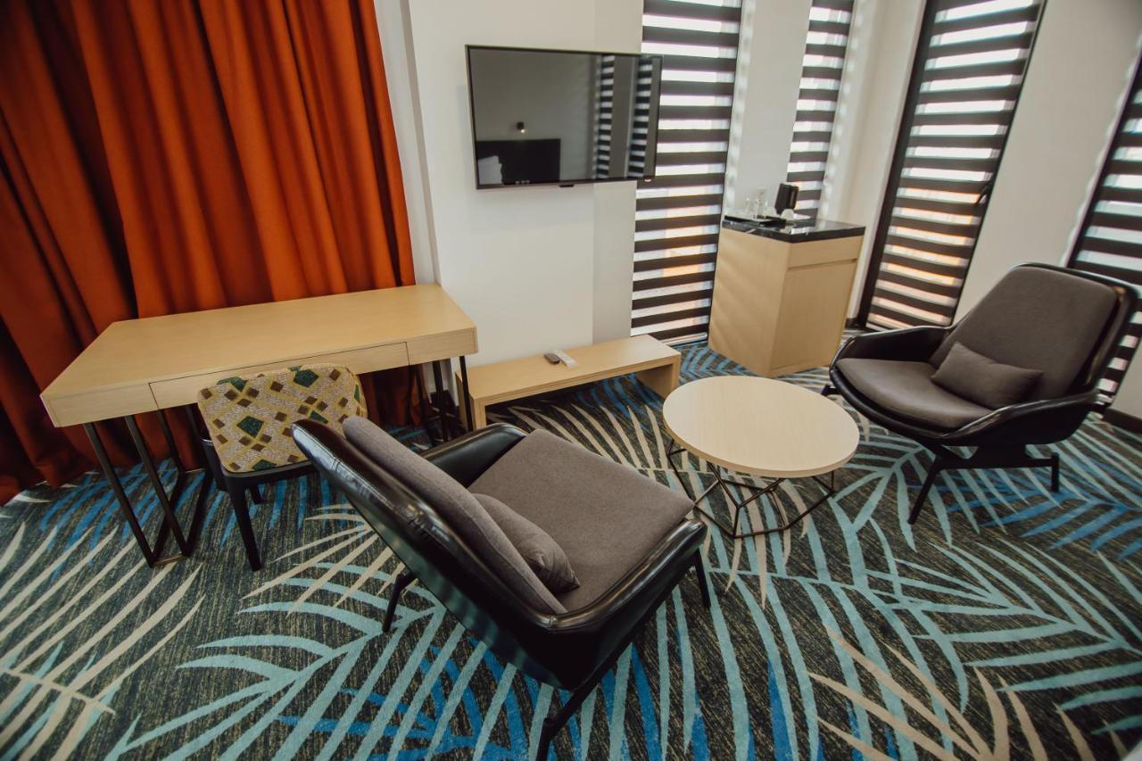 Graphic Hotel Μπατούμι Εξωτερικό φωτογραφία