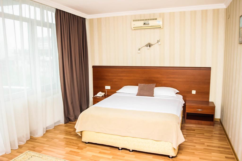 Graphic Hotel Μπατούμι Εξωτερικό φωτογραφία